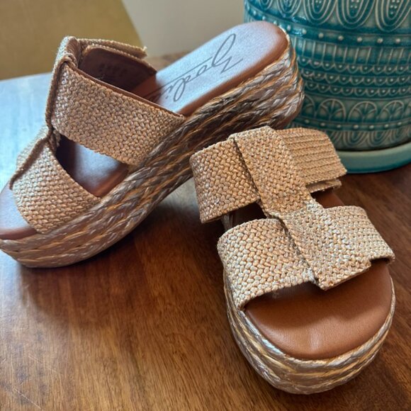 Sandels - Picture 2 of 4